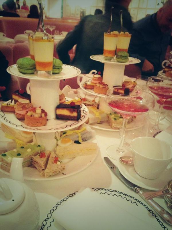 PROHairBeauty's tweet photo. What a yummy spread. With the lovely people @schwarzkopfpro. #glamination http://t.co/jhYal0FKv4