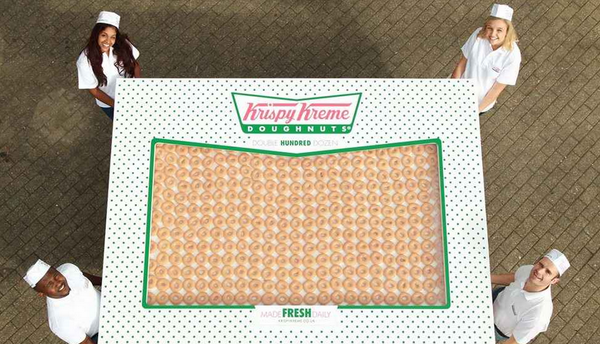 21Debz's tweet photo. “@krispykreme made a box of 2,400 donuts, and gave it away FOR FREE: http://t.co/zdqyNj1vt9 http://t.co/ONQ8IM4Y33” @No1robbiefan