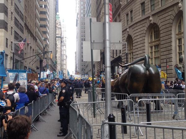 EpsteinAlex's tweet image. Broadway is shut down in NYC and the cops can't do anything. #floodwallst gettin at the source of the bullshit