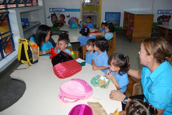 AleMarvez10's tweet photo. Centros educativos de Valencia iniciaron clases este lunes. CEIM Naminabú y Morros de Macaira 100% rehabilitados. http://t.co/awmECAMRvY
