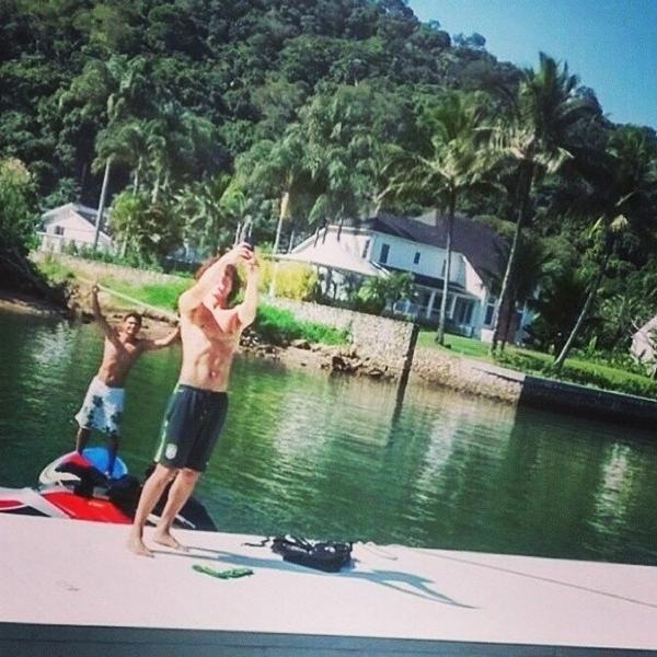 Só lembrando que eu to esperando por essa foto até hoje  Happy Bday Thiago Silva 
