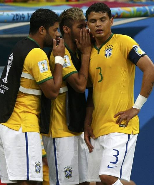 Happy Bday Thiago Silva
"Seu irmão estava arrumando briga de novo"
"Arh, haja paciência" 
