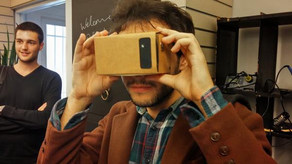 KurtzRomain's tweet image. Testing #cardboard at #Googlelab Paris. Thanks for that GG.