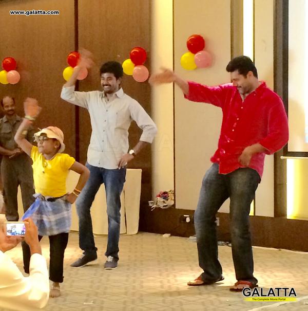 galattadotcom's tweet photo. #Sivakarthikeyan #JayamRavi dancing with kids at Rose Day Celebrations! Pics http://t.co/PI0Xes3kEE @ShakthiGalatta http://t.co/96C6fpTtrU