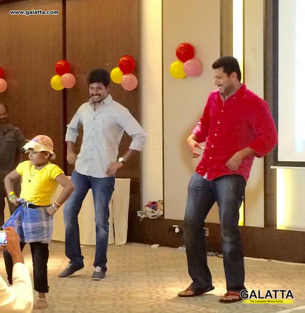 galattadotcom's tweet photo. #Sivakarthikeyan #JayamRavi dancing with kids at Rose Day Celebrations! Pics http://t.co/PI0Xes3kEE @ShakthiGalatta http://t.co/96C6fpTtrU