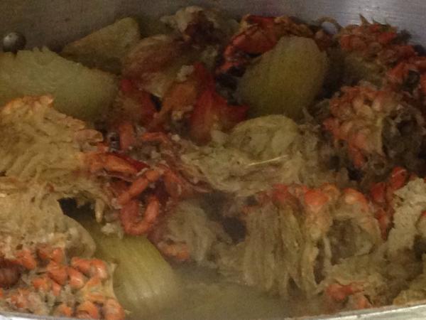 RouxTampa's tweet photo. Fresh-caught lobsters simmering down into our seafood stock. #KitchenRealness http://t.co/DwtZFb5suN