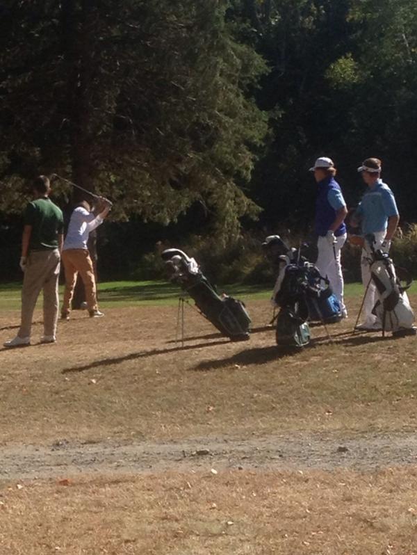 The_WW_Den's tweet photo. Daniel Howard tees off at hole 2 #teamgolfcart http://t.co/7x68OaGUJ3