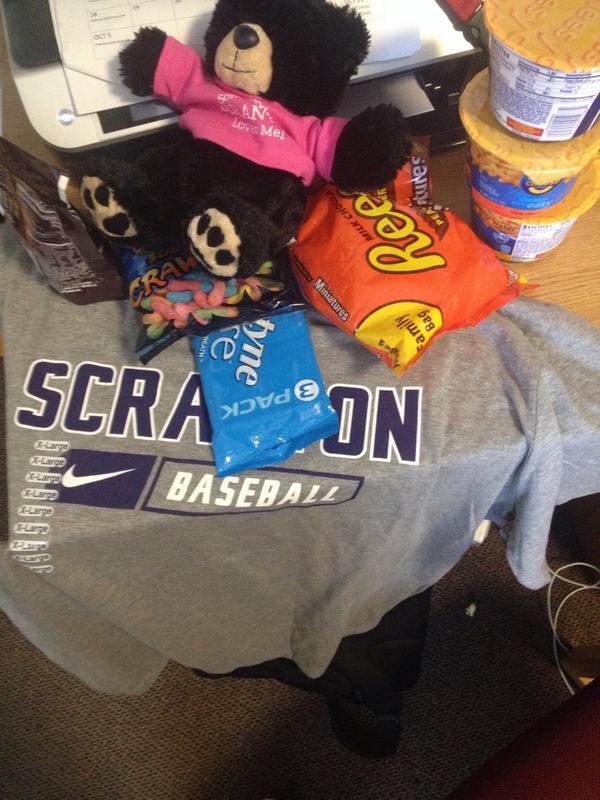 ChoChoochTrain's tweet photo. Food is always a necessity, love my gifts from ma lady @bbeeccaaxx I love you💙 http://t.co/Mlp90g3hAA