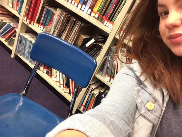 MyBaeTweets's tweet photo. Me and bae at school 
📓 + ✏️ + 👫= ❤️ http://t.co/gyKx2QKWYW