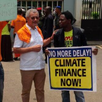 OlumideIDOWU's tweet image. Right infront of #Lagos State Gov. Office Waiting for the Governor to address us! #PeoplesClimate #Call4Climate @UNEP