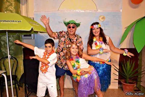 Falla_Floresta's tweet photo. El Sábado 20/09 tuvimos nuestra fantastica Fiesta Hawaiana!! #Fallas2015 #50Aniversari #FiestaFallera http://t.co/in0JCBsUoC