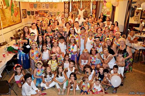 Falla_Floresta's tweet photo. El Sábado 20/09 tuvimos nuestra fantastica Fiesta Hawaiana!! #Fallas2015 #50Aniversari #FiestaFallera http://t.co/in0JCBsUoC