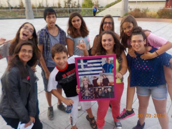 marakilovesR5's tweet photo. @officialR5 @StormieLynchR5 @EmanuelKiriakou @marklynchR5 Check them out <3 #R5FamilyGreece #meetup http://t.co/jC3IjiuBEp