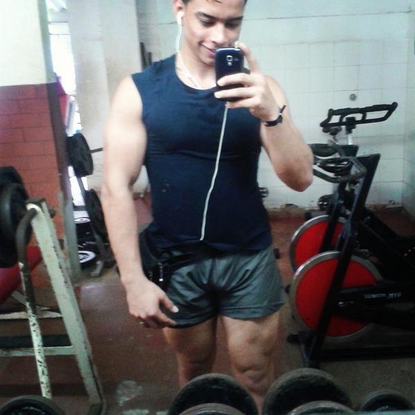DannielMaya's tweet photo. Para lograr lo que quieres hay que trabajar duro! #Leg #ShapedBody #Motivated #Fitness. 💪 http://t.co/U8X00iAorm
