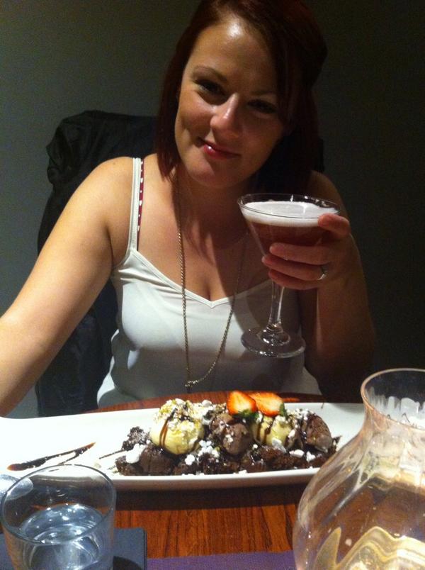 The birthday queen herself with pudding and a cocktail #yummy #martini #amazingrestaurant @Jenni_fuller 🎉🎈🎁🍴