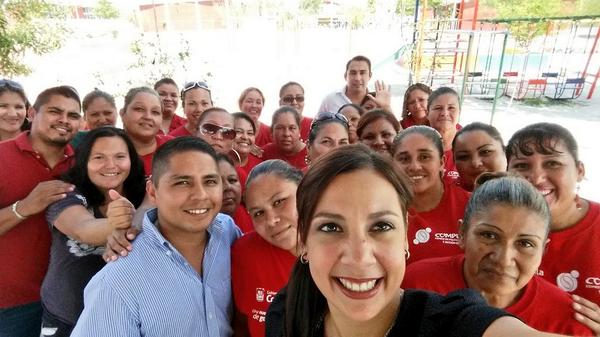 villarrealsonia's tweet image. #selfie #amigas #acoros @PURONJOHNSTON