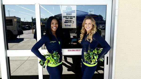 SeaGalHaley's tweet photo. @SeaGalDeDjauna We had fun meeting 12s on Fri! We all knew our Seahawks would beat the Broncos!! #BestTeamEver #Happy http://t.co/W9z0InykRi