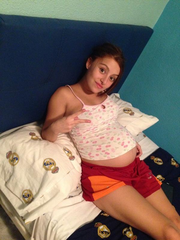 Roosaalis17's tweet photo. "@PatrociaBC: A dormir con mi gorda!💞💞 @Roosaalis17 te quiero MA http://t.co/6e8mdFM8qK"