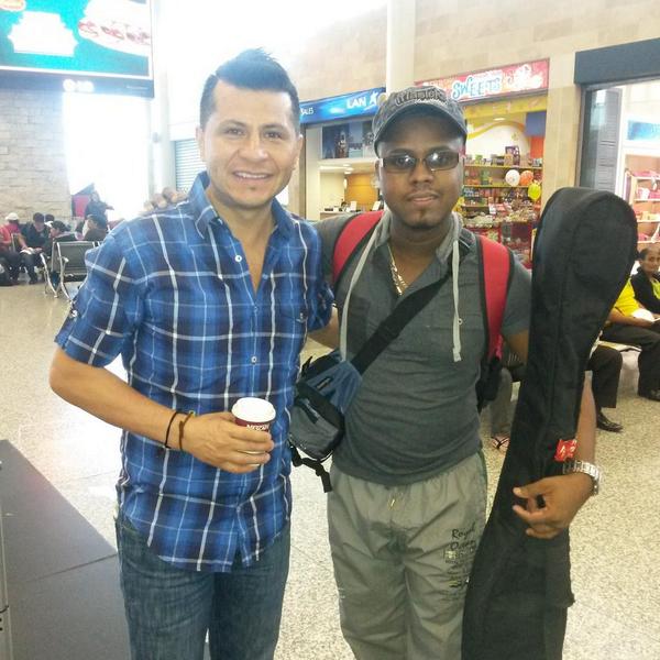 EdwinGuapi's tweet image. Con charli  cardona