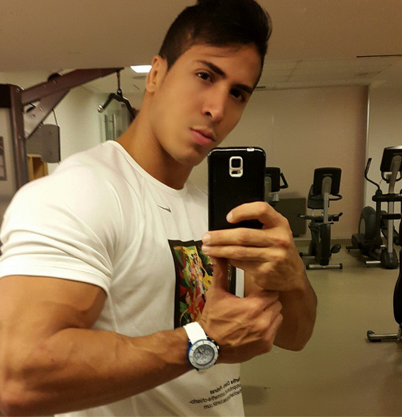 Franger_Huz's tweet photo. Mi segundo entrenamiento en el día #training #sheraton #tucuman http://t.co/o00s6LjXLY
