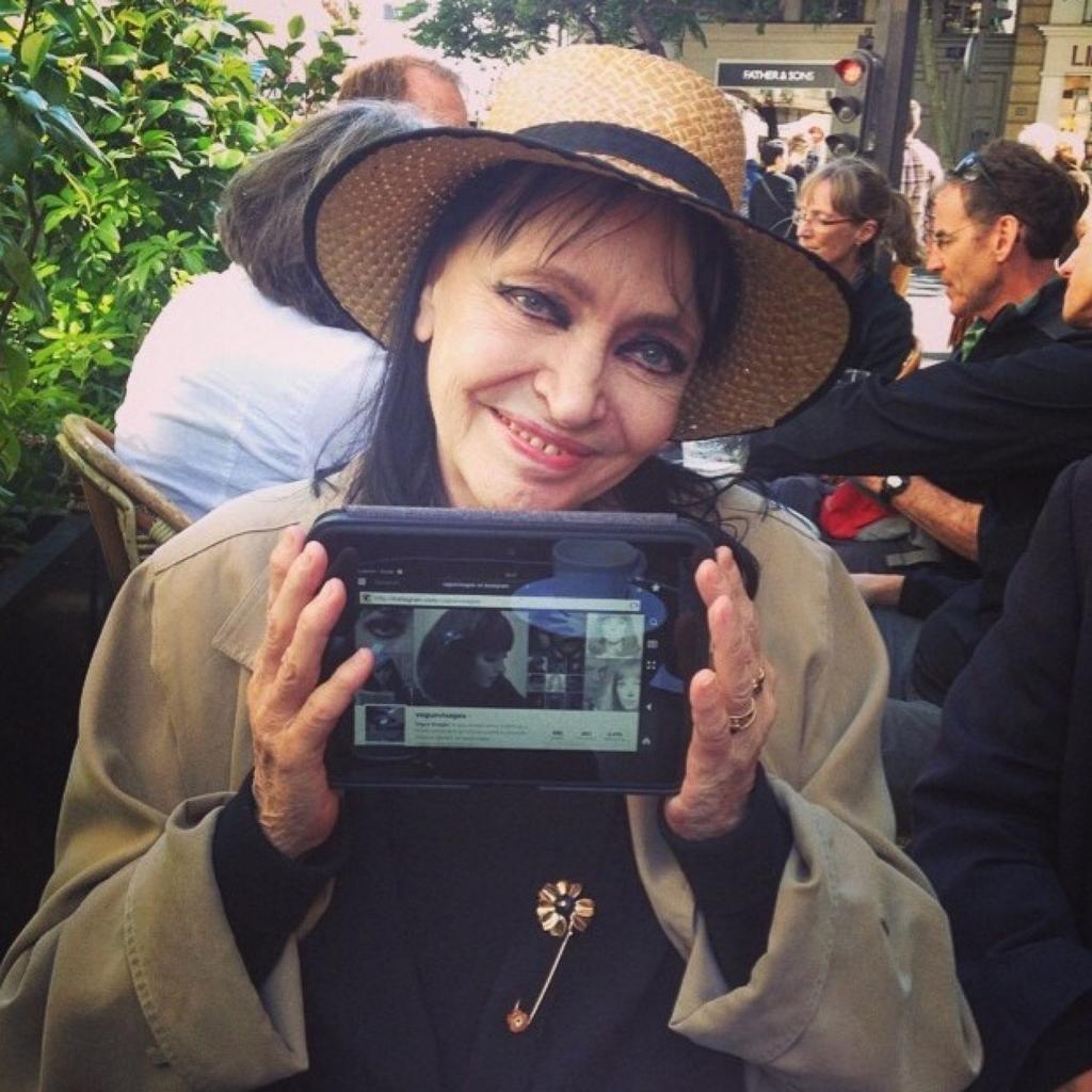 Happy 74th birthday to Anna Karina. Please send her a birthday greeting at 