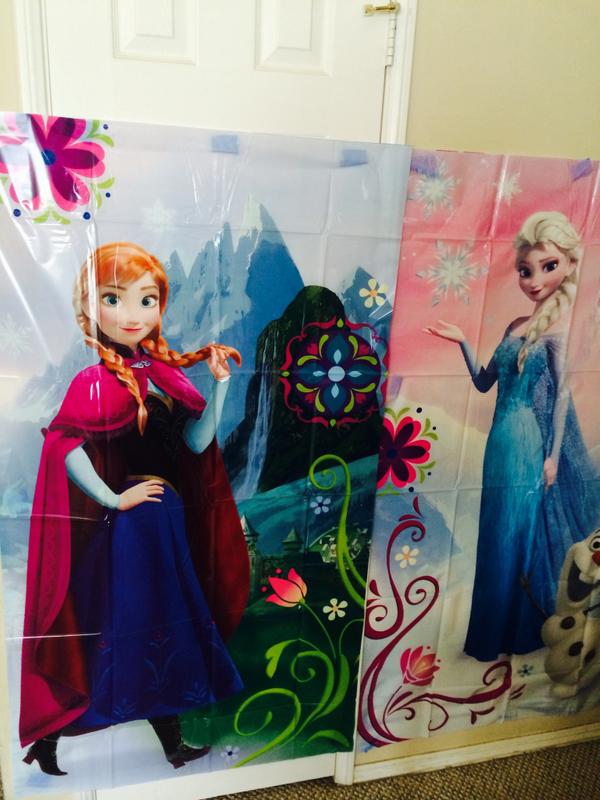 DEM_Blogger's tweet image. On Saturday we decorated a BEAUTIFUL Disney's Frozen party for birthday girl Autumn! She LOVED it! #FrozenParty