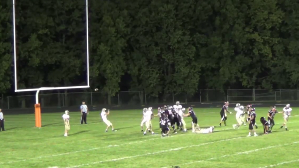 BleacherReport's tweet photo. VIDEO: An extra point bounces off a defender’s helmet &amp; over the crossbar in a HS game http://t.co/602tp8FTfN http://t.co/BQrGepbvI1