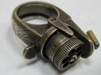 HistoriaDiceQue's tweet photo. Antiguo anillo pistola de 5 disparos, 1800. http://t.co/ZcdbcNVbZ9
