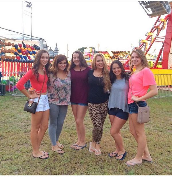 juliamicarelli's tweet photo. “@itsdemarielynn: The original group chat: the ninja turtles🐢 #missingbec&morg #nicetry http://t.co/u6q1KcMNWh”RFT only we can be us😾