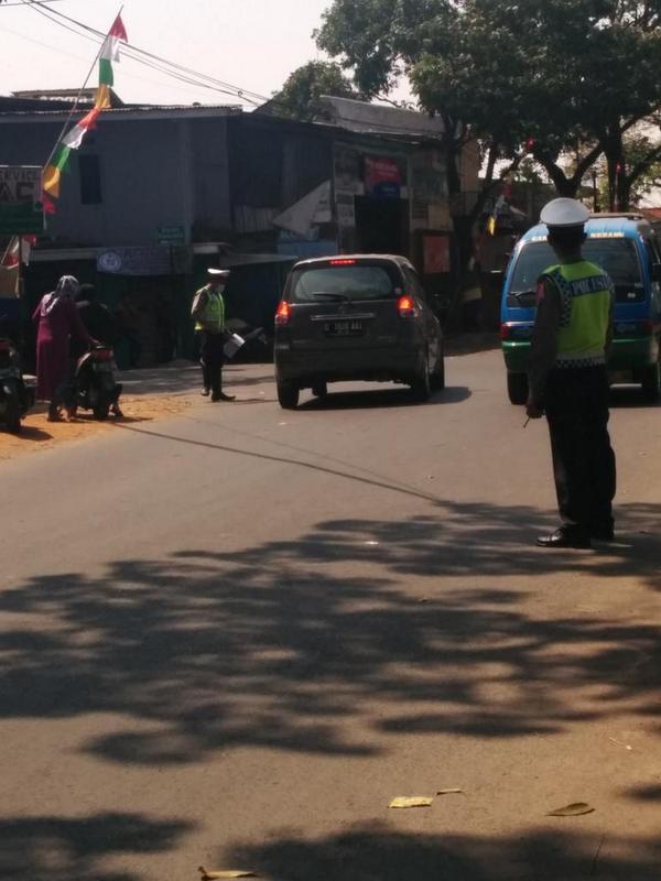 malarea's tweet photo. Lagi ada razia motor di depan Ampera Tubagus cc: @infobandung @inforaziabdg http://t.co/wkxAl8W28H