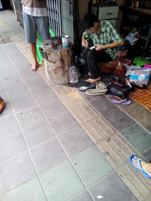 mathfuture's tweet image. ติดตั้งและซ่อมรองเท้า