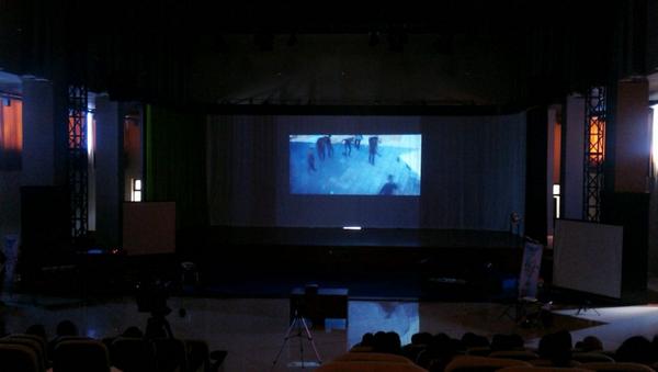 Lagi tegang nontonin Film  dari 71 Production "Denigration"