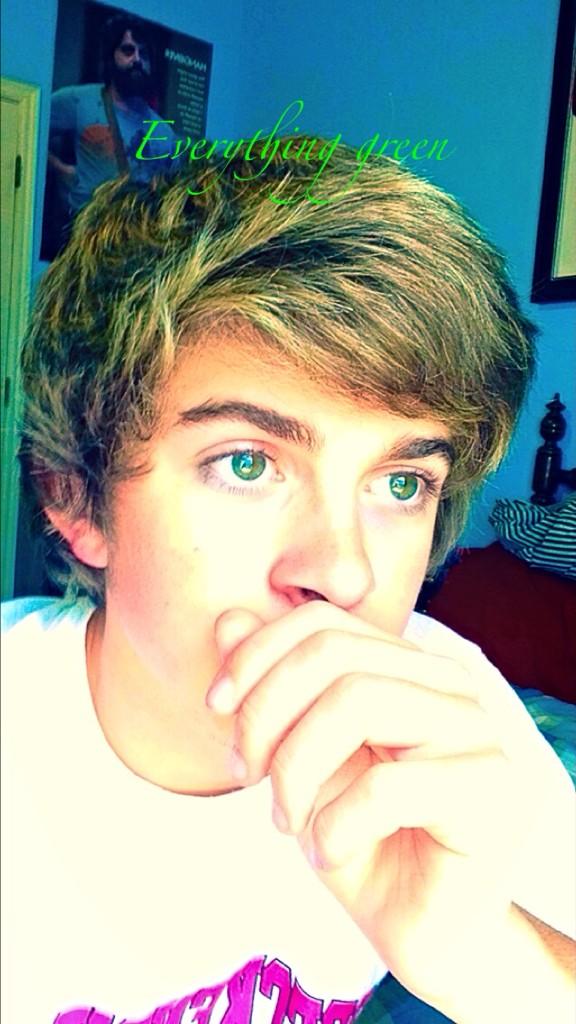 nickgbsn's tweet photo. Twitter selfie #everthinggreen π’ http://t.co/B2guSpS6oK