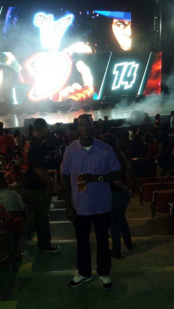 avgrecordings's tweet photo. #DrakevsLilWayne
#teamDBA2GS http://t.co/wMZxetNP7C