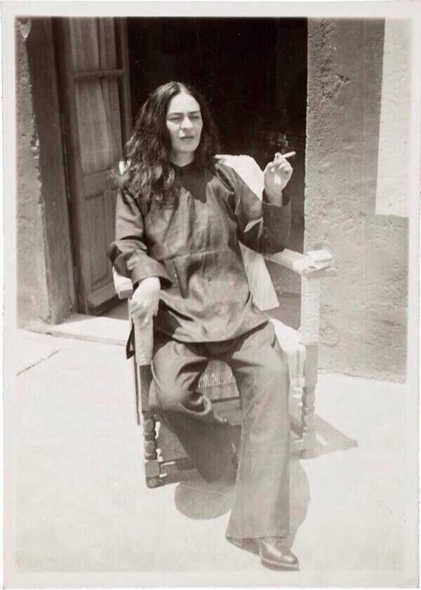 "Te escribo para decirte que te libero de mí, vamos, te “amputo” de mí, sé feliz y no me busques jamás." —Frida Kahlo