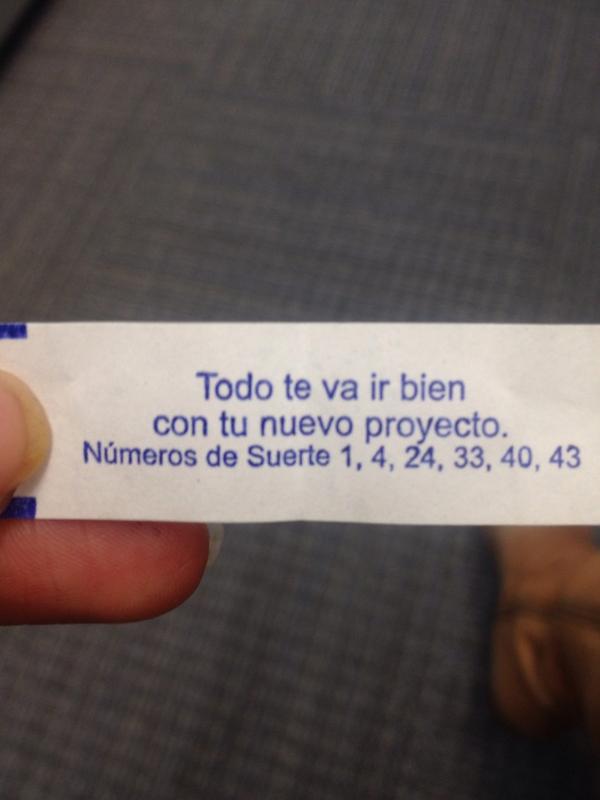 anitagnt's tweet photo. Las galletas de la suerte nunca mienten @thomas2307 😉 http://t.co/RsDwgjaVBh