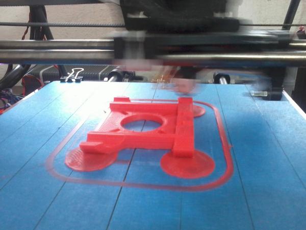 Planetary_HQ's tweet image. Nuestra impresora imprimiento una impresora ¿Alguien gusta? #printception