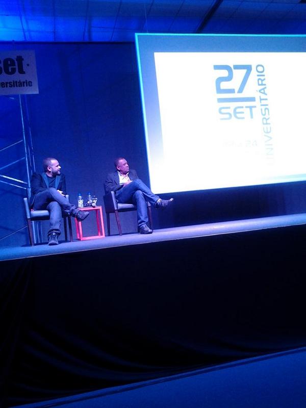 DINORA_'s tweet image. @celsoathayde na Puc, no 27 Set Universitário. #vemproSET