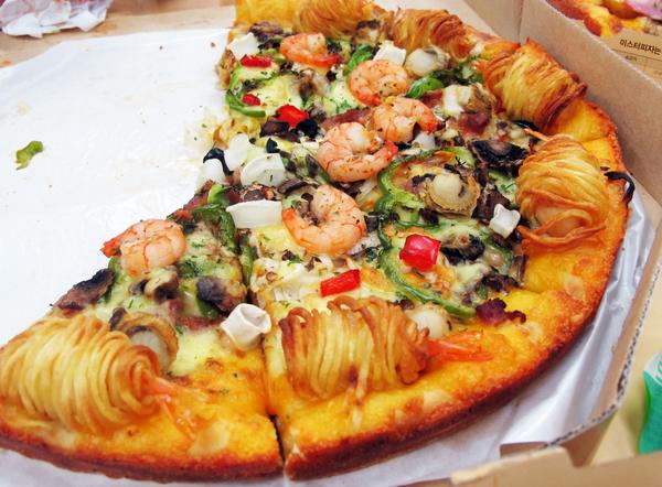 DaniC_Shimmer's tweet image. @Notes_Nonsense Listening in with members and somewhat partaking in #PizzaNight @HikariKenzaki #NonsensewithNotes