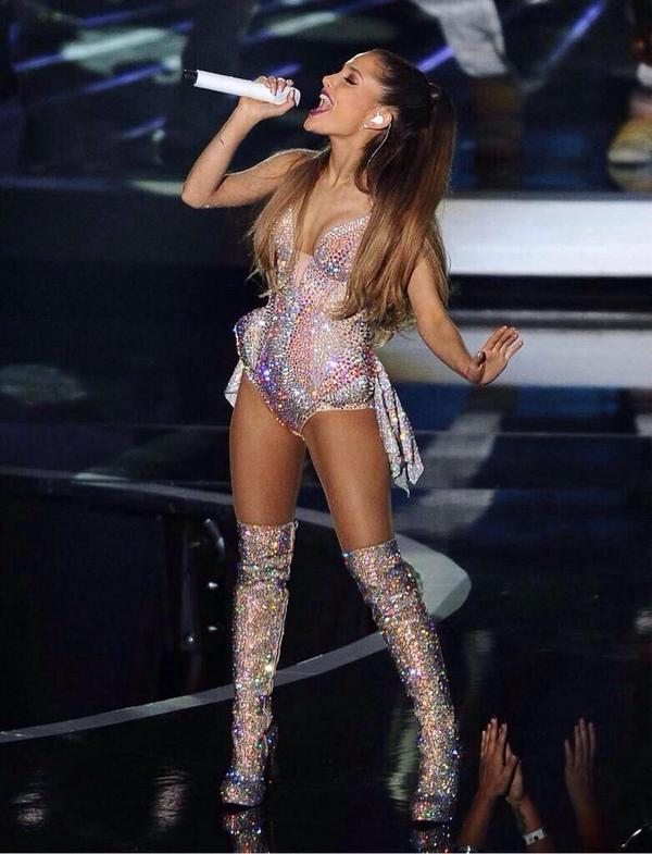 suparianator's tweet photo. #BuyMyEverythingOniTunes #BuyBreakFreeOniTunes #BuyBreakFreeOniTunes #EMABiggestFansArianaGrande #BuyProblemOniTunes http://t.co/sHxdrQ9QjA