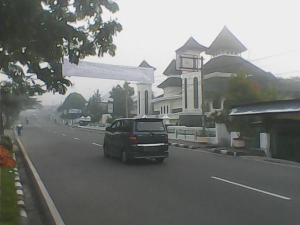 RT <a href="/bang_dho/">Pria Punya Selera</a>: Kabut asap menyelimuti "Pusat kota PadangPanjang pagi ini