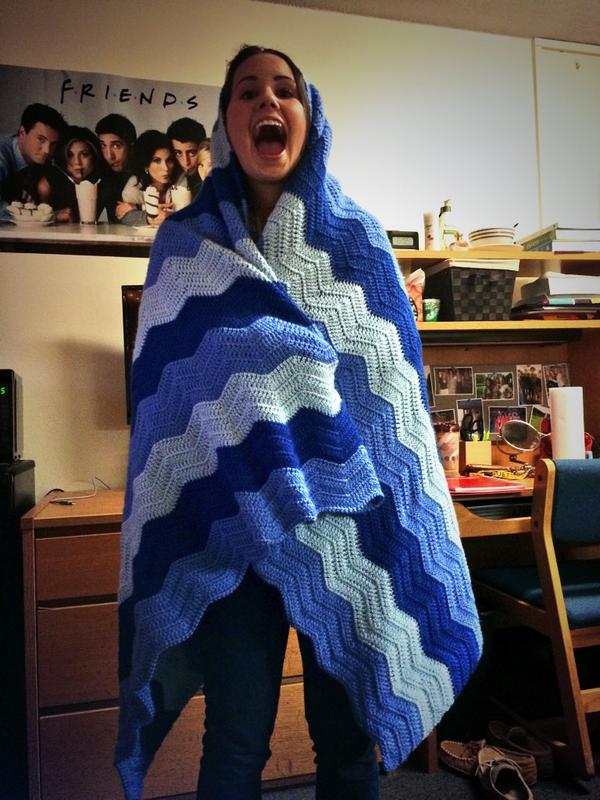 meganrivera_'s tweet image. THE BLANKET JUDY CROCHETED ME FINALLY GOT HERE 😍💙 #allblueeverything #socrafty