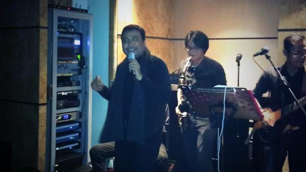 Good morning tweeps, have you booked your table for Harvey Malaihollo's night tomorrow. Limited seatings call 8282000