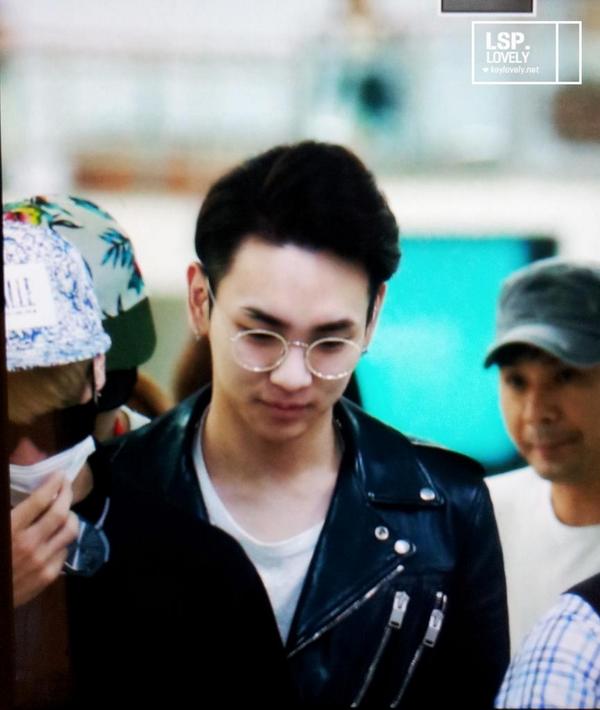 Lsp_lovely's tweet photo. 140923 김포공항 입국 기범아 생일축하해ㅠㅠ♥♥♥ #HappyKEYsday #freaKEYday #기범아생일축하해 #기범오빠생일 http://t.co/ldkFwLX885