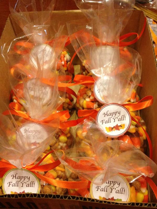 ekp38652's tweet photo. Fall happies for my teachers!😊😃 http://t.co/8au26Xqx64
