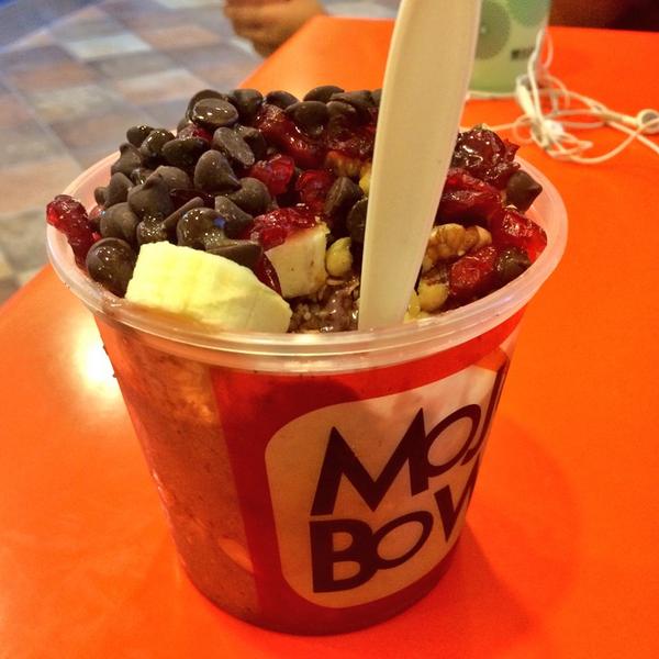 LaurenAshlee19's tweet image. Post workout acai bowl with @taylorjanine21 💜☺️ #MojoBowl @theMOJOBOWL