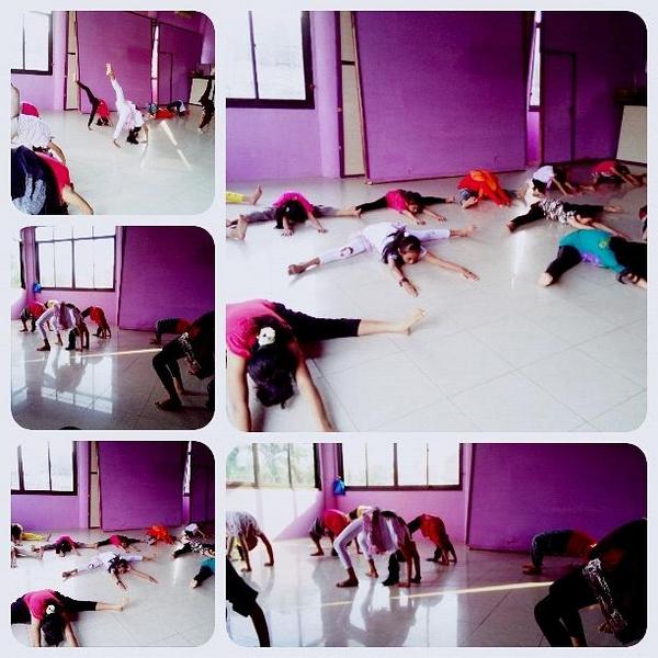 SadurengasIMB's tweet photo. latihan rutin...olah tubuh http://t.co/RjOPMSXtlS