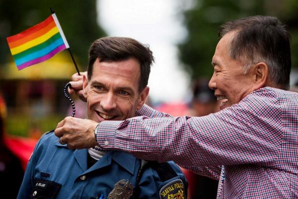 ahsGeorgeTekei's tweet photo. Let's get gay rights! #gaysrawesome http://t.co/JnMMVKzd1A