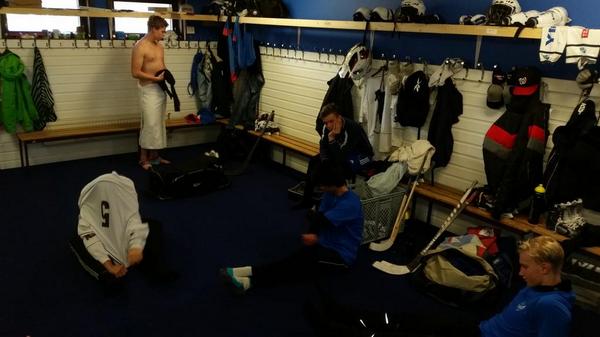 Bandystiernh's tweet photo. Ny träningsvecka på bandygym! #svbandy http://t.co/pYN3c1kkO6