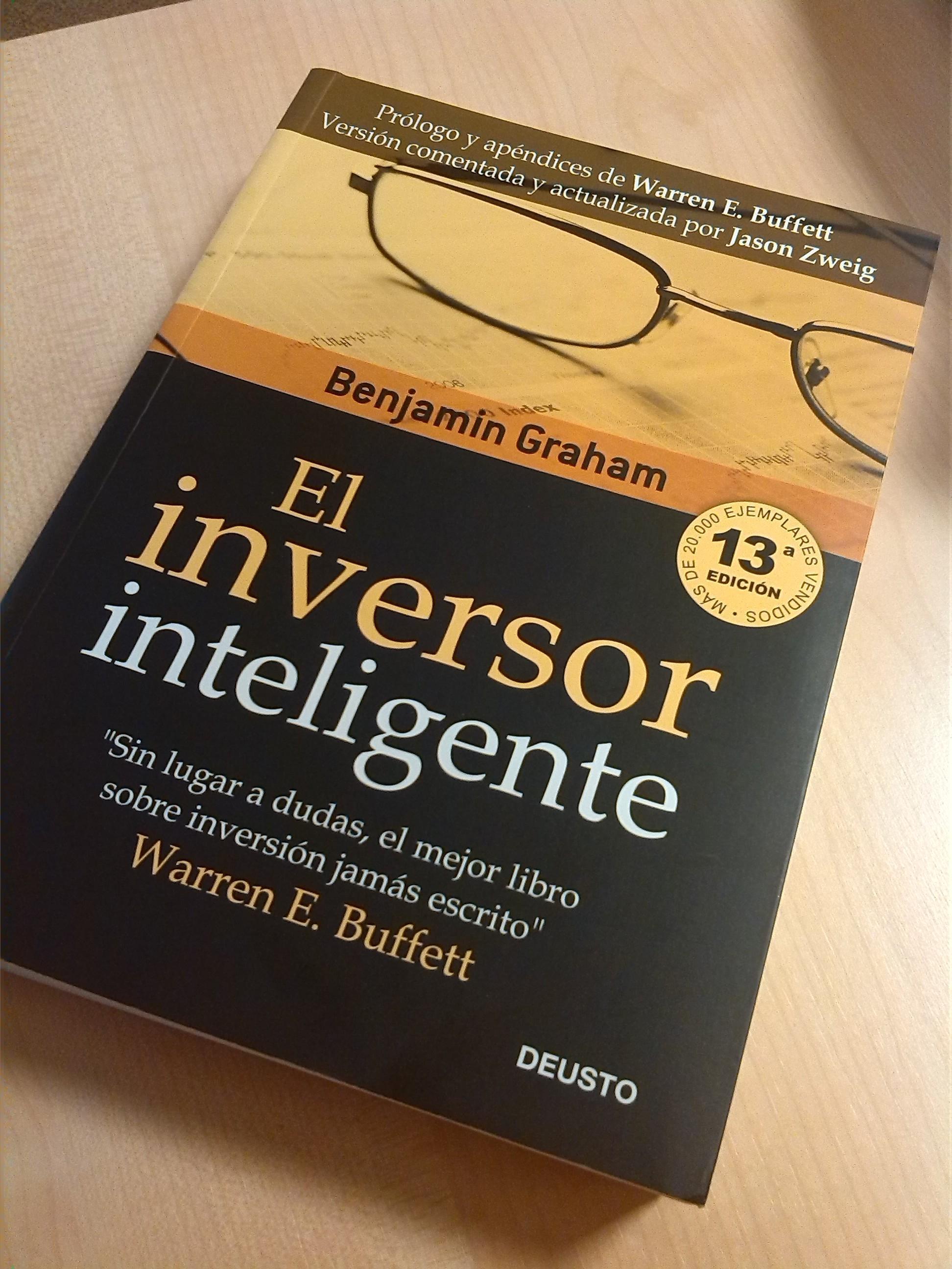 Ediciones DEUSTO on X: El inversor inteligente de Benjamin Graham, la  biblia del inversor, ¡ha llegado a la 13a edición! Gracias a tod@s   / X